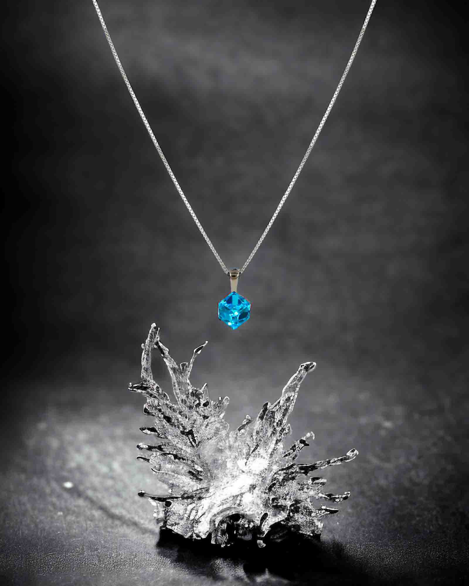 Silver Edgy blue stone 925 silver pendant with chain