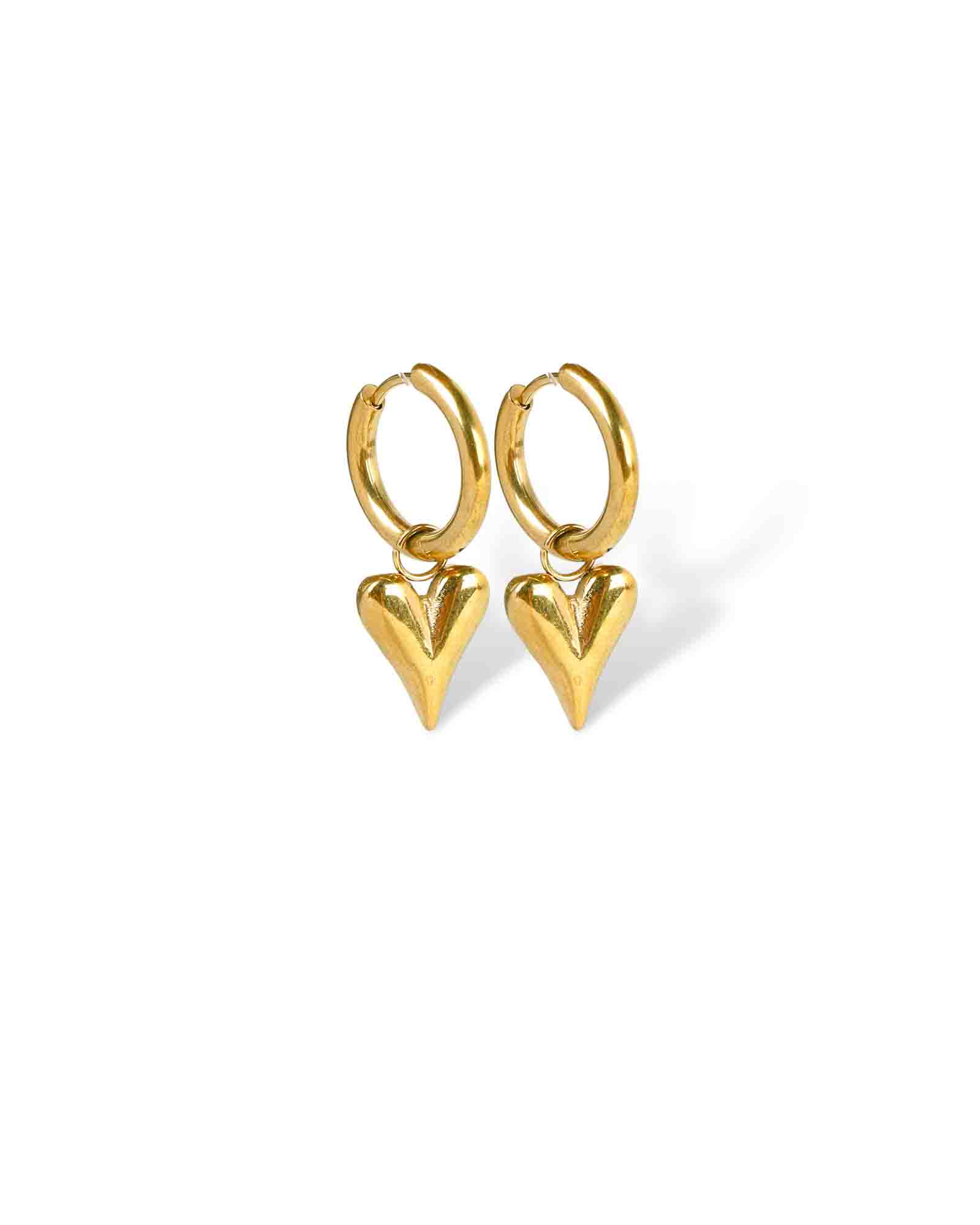 Cuties with heart charm & 20 mm hoops in gold, made with waterproof stainless steel