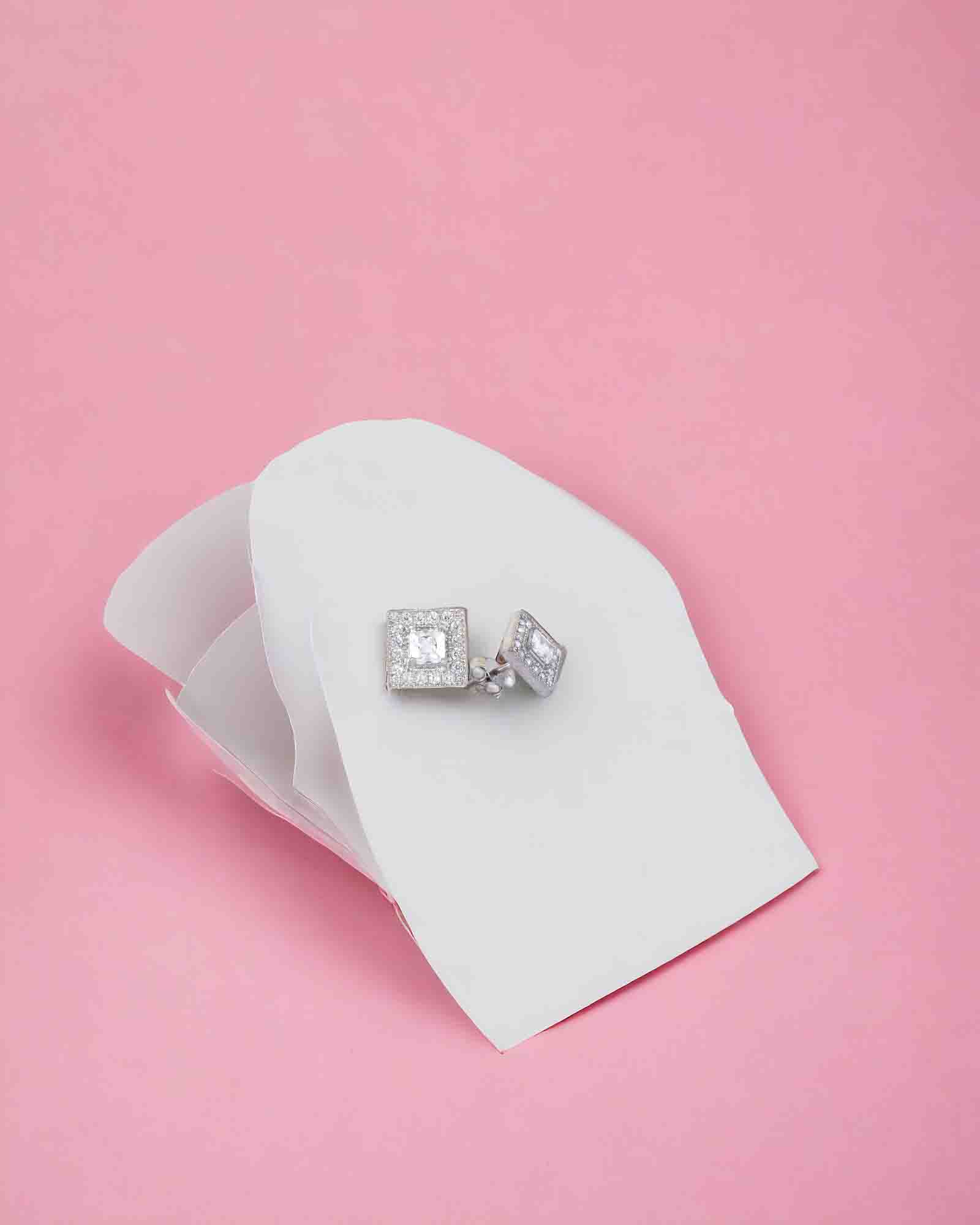 Solitare sterling silver studs in rhodium plating